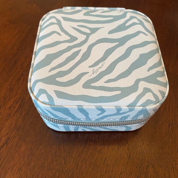 Milly Traveling Jewelry Organizer - Picture 8 of 8